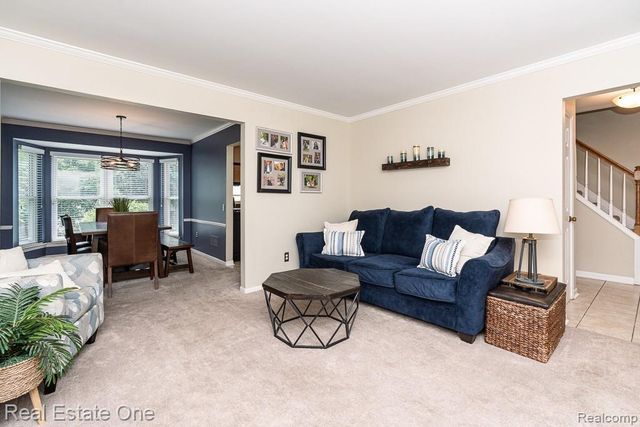 606 Whitney Drive, Rochester Hills, MI 48307