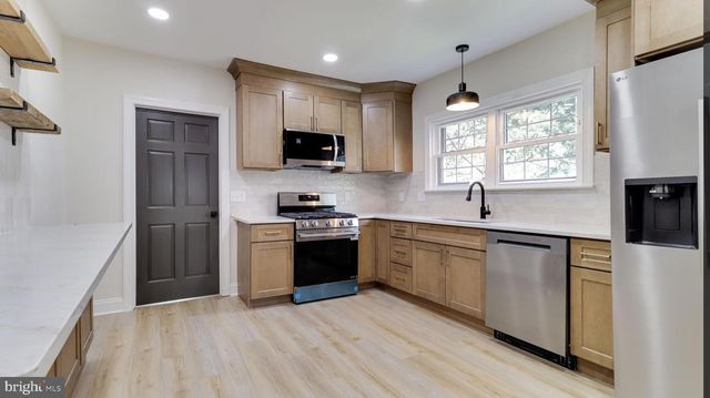 315 LINDEN ST, Moorestown, NJ 08057