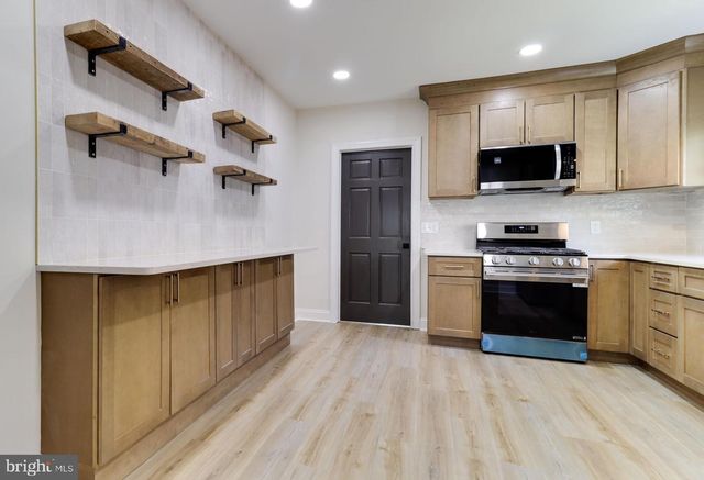 315 LINDEN ST, Moorestown, NJ 08057