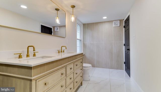 315 LINDEN ST, Moorestown, NJ 08057