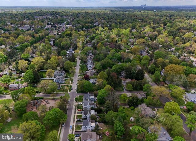 315 LINDEN ST, Moorestown, NJ 08057