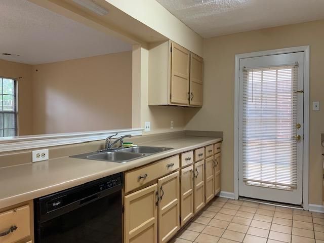 1682 SMOKEHOUSE DR, Memphis, TN 38016