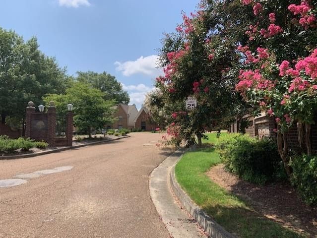 1682 SMOKEHOUSE DR, Memphis, TN 38016