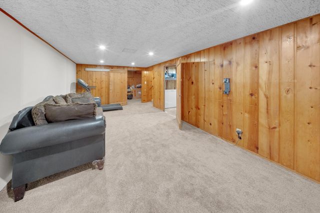 2765 Merrill Street, Roseville, MN 55113