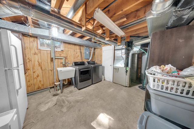 2765 Merrill Street, Roseville, MN 55113