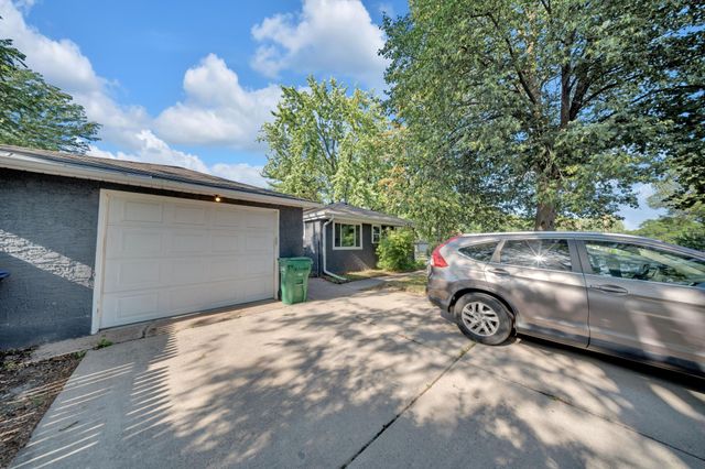 2765 Merrill Street, Roseville, MN 55113