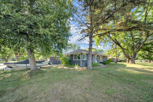 2765 Merrill Street, Roseville, MN 55113