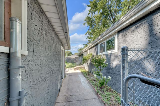 2765 Merrill Street, Roseville, MN 55113