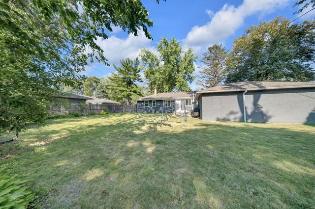 2765 Merrill Street, Roseville, MN 55113
