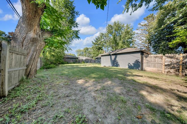 2765 Merrill Street, Roseville, MN 55113
