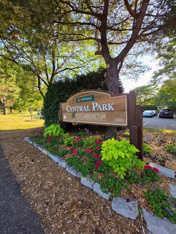 2765 Merrill Street, Roseville, MN 55113
