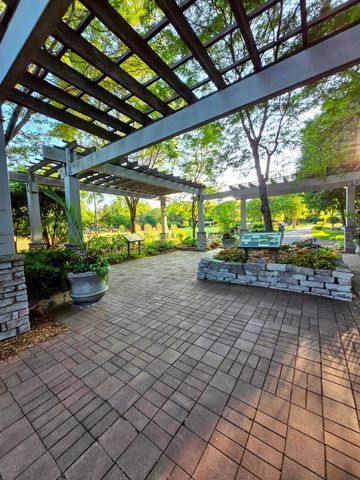 2765 Merrill Street, Roseville, MN 55113