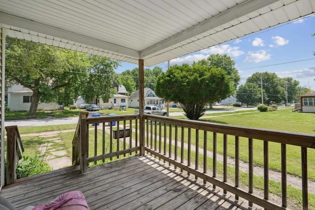 140 2nd Ave NW, Oelwein, IA 50662