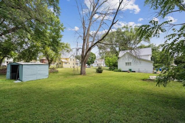 140 2nd Ave NW, Oelwein, IA 50662