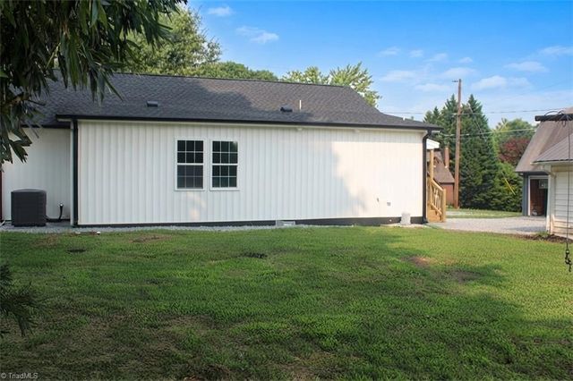 1000 Pine Circle Drive, High Point, NC 27265