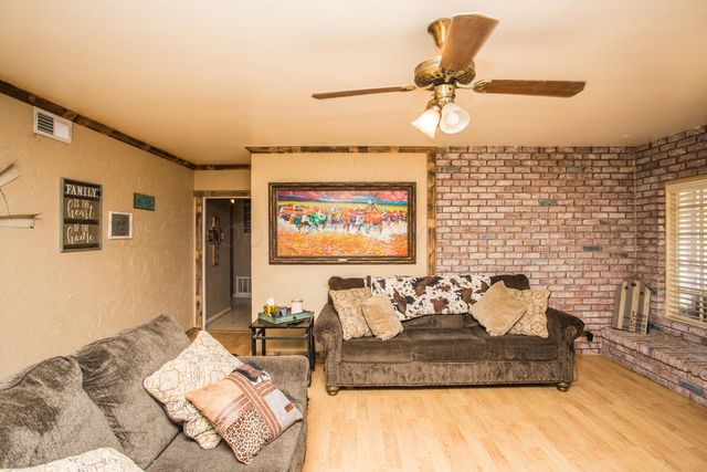 50 Fannin Drive, Tulia, TX 79088