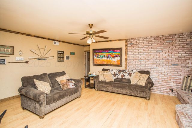 50 Fannin Drive, Tulia, TX 79088