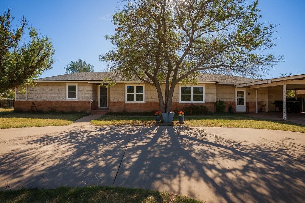 50 Fannin Drive, Tulia, TX 79088