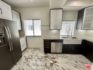 5145 Yarmouth Avenue 25, Encino, CA 91316