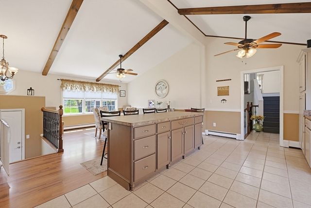 2 Kimberly Ln, Blackstone, MA 01504