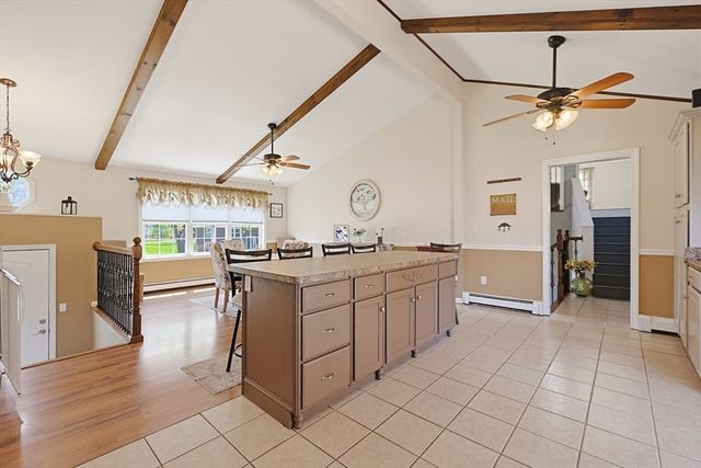 2 Kimberly Ln, Blackstone, MA 01504