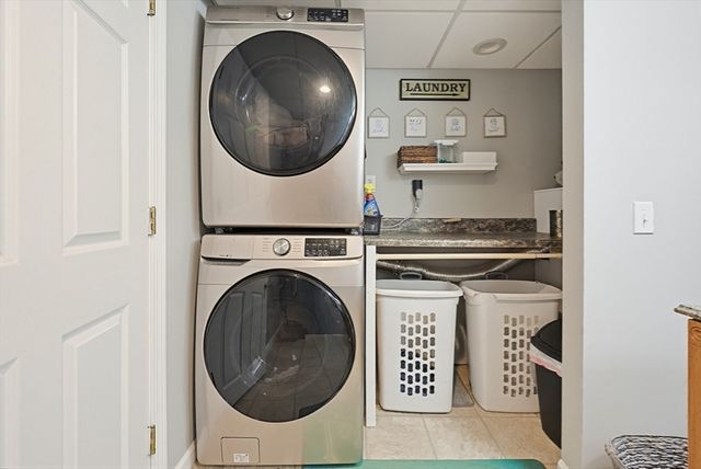 2 Kimberly Ln, Blackstone, MA 01504