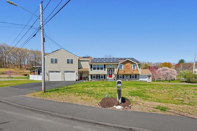 2 Kimberly Ln, Blackstone, MA 01504