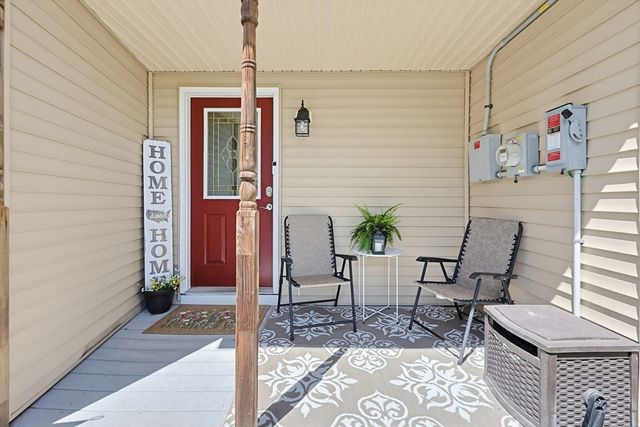 2 Kimberly Ln, Blackstone, MA 01504