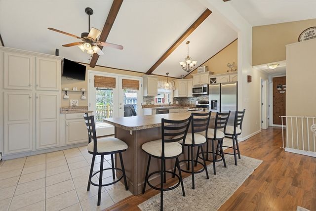 2 Kimberly Ln, Blackstone, MA 01504