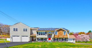 2 Kimberly Ln, Blackstone, MA 01504