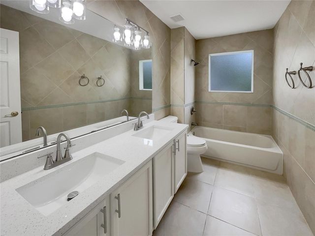 18105 REGENTS SQUARE DRIVE, Tampa, FL 33647