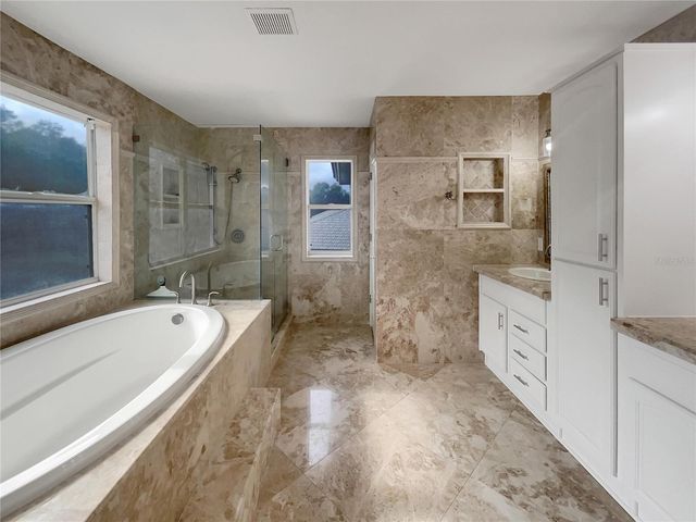 18105 REGENTS SQUARE DRIVE, Tampa, FL 33647