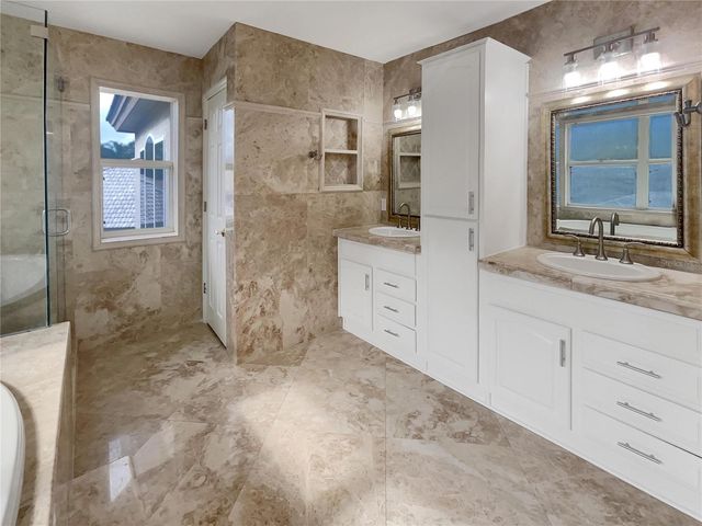 18105 REGENTS SQUARE DRIVE, Tampa, FL 33647