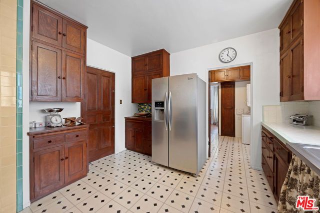 3806 Carnavon Way, Los Angeles, CA 90027