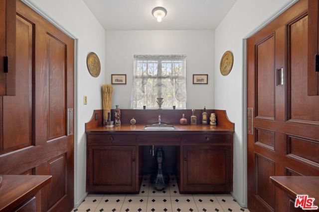 3806 Carnavon Way, Los Angeles, CA 90027