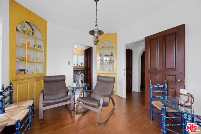 3806 Carnavon Way, Los Angeles, CA 90027