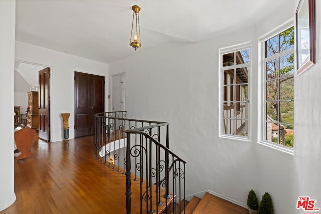 3806 Carnavon Way, Los Angeles, CA 90027