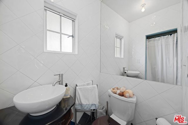 3806 Carnavon Way, Los Angeles, CA 90027