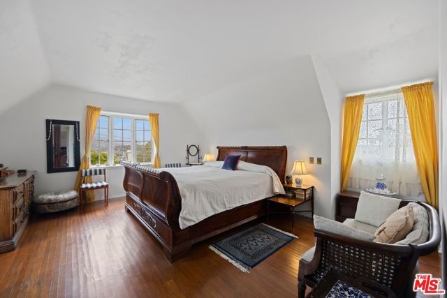 3806 Carnavon Way, Los Angeles, CA 90027