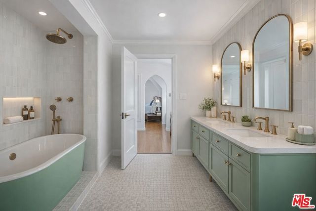 3806 Carnavon Way, Los Angeles, CA 90027