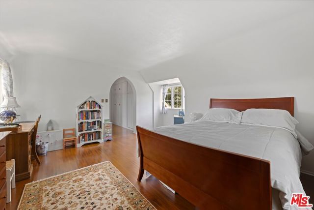 3806 Carnavon Way, Los Angeles, CA 90027