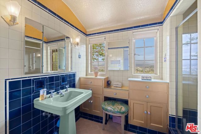 3806 Carnavon Way, Los Angeles, CA 90027