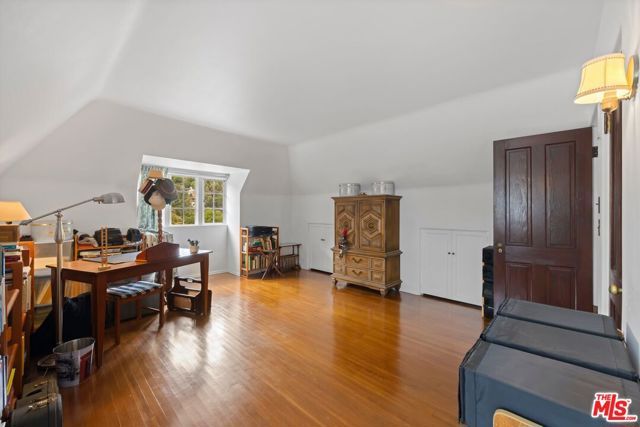 3806 Carnavon Way, Los Angeles, CA 90027