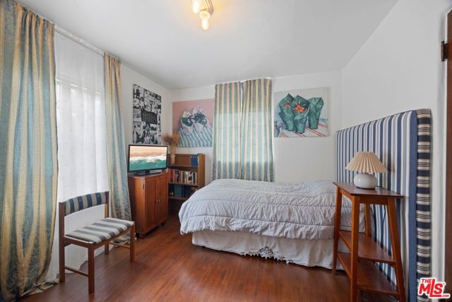 3806 Carnavon Way, Los Angeles, CA 90027