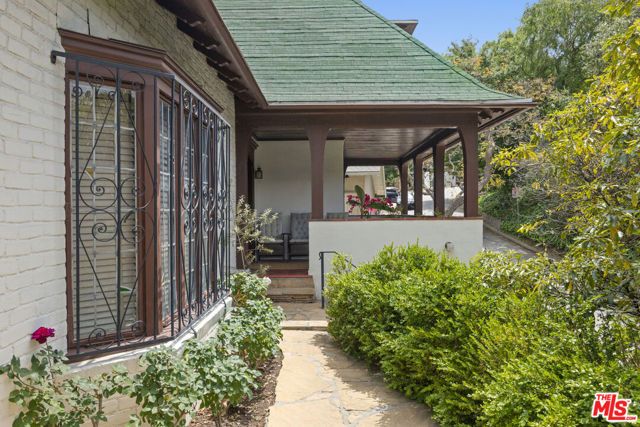 3806 Carnavon Way, Los Angeles, CA 90027