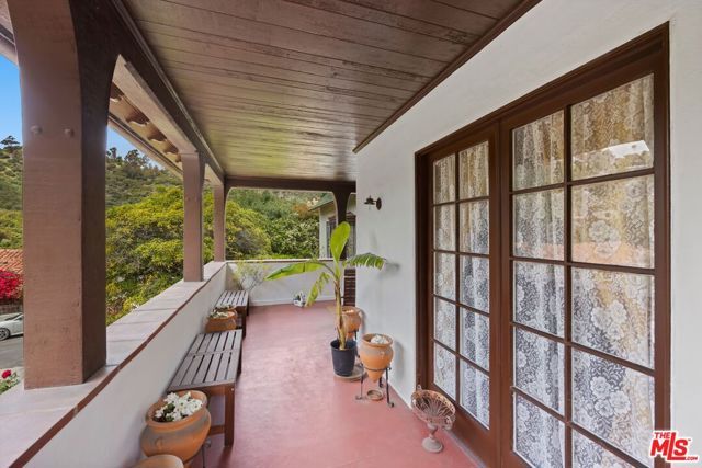 3806 Carnavon Way, Los Angeles, CA 90027