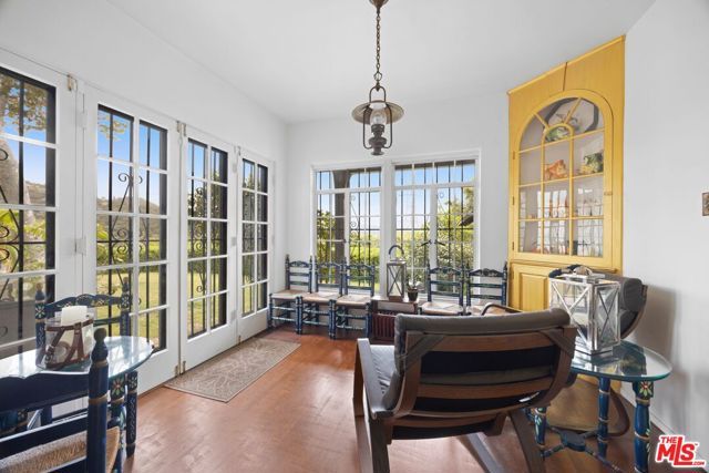 3806 Carnavon Way, Los Angeles, CA 90027