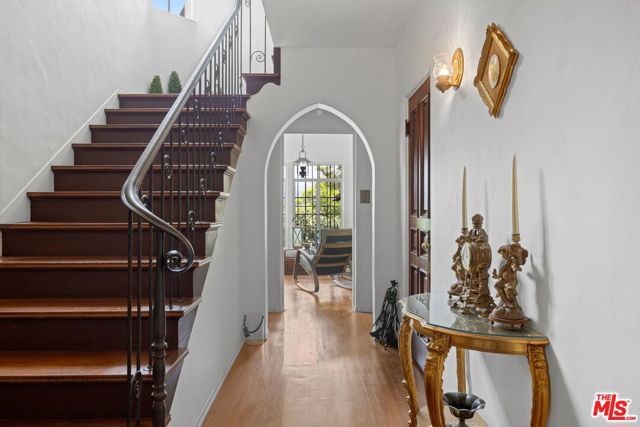 3806 Carnavon Way, Los Angeles, CA 90027