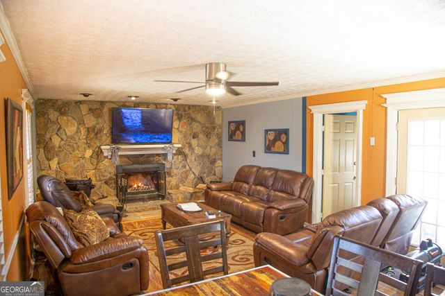 90 North Drive, Hampton, GA 30228