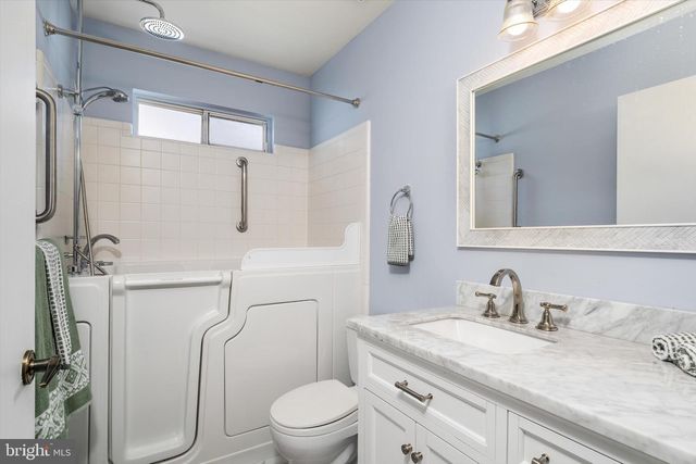 48 DUNSTABLE RD, Southampton, NJ 08088